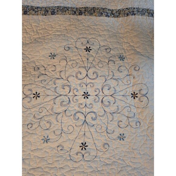 Retro Grannycore Quilted Embroidered Pillowcase - Picture 3 of 10